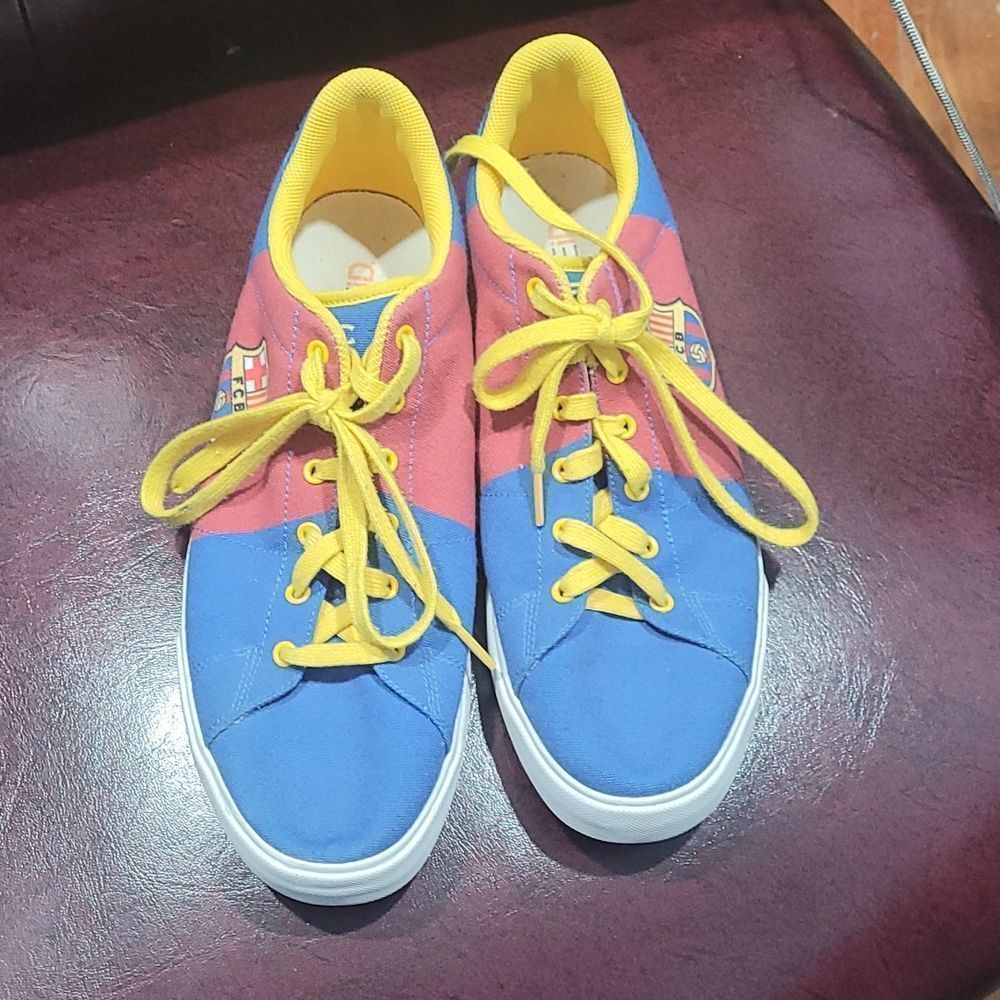 Nikeid Blue/Yellow/Red size 11